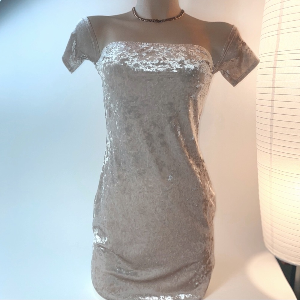 FOREVER 21 Velvet off the shoulder dress